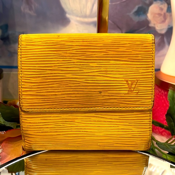 Louis Vuitton Yellow Epi Wallet - Picture 3 of 12